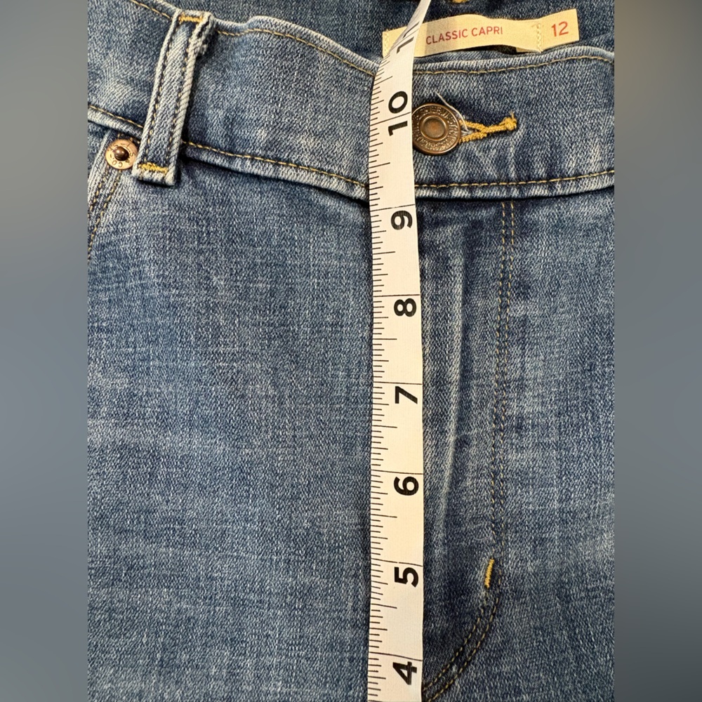 Levi's Women’s Classic Capri Jeans Size 12 - Picture 7 of 10